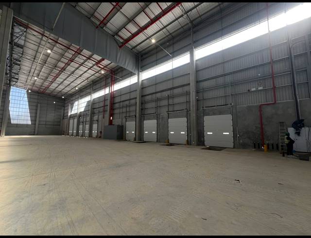 13,000M² WAREHOUSE TO LET IN LOUWLARDIA
